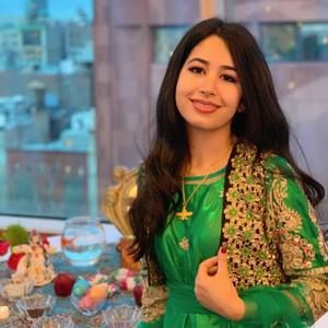 Meet your Posher, Eva